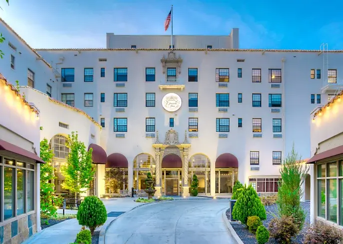 Historic Oroville Inn exterior front1